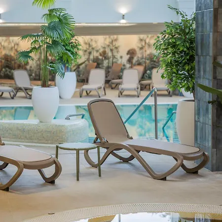 Atlantis Wellness & Conference فندق